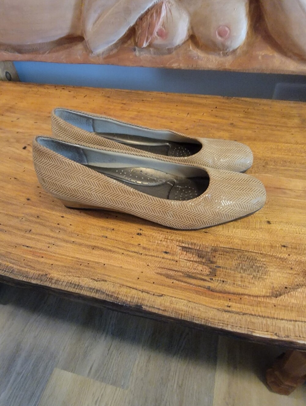 Trotters Size 8.5 Narrow. "The Lauren" Leather Slip Resistant 1.25" Wedge Heel